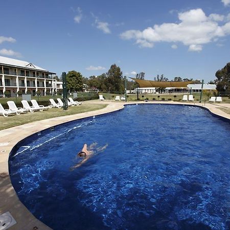 Yarrawonga Mulwala Golf Club Hotel Екстериор снимка The pool at the Club Hotel