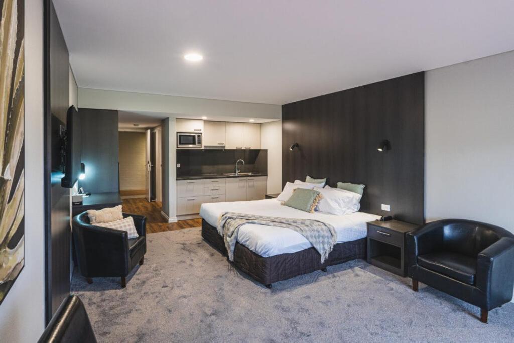 Yarrawonga Mulwala Golf Club Hotel Екстериор снимка A typical studio apartment