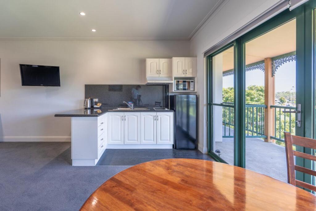 Yarrawonga Mulwala Golf Club Hotel Екстериор снимка A kitchen in a serviced apartment