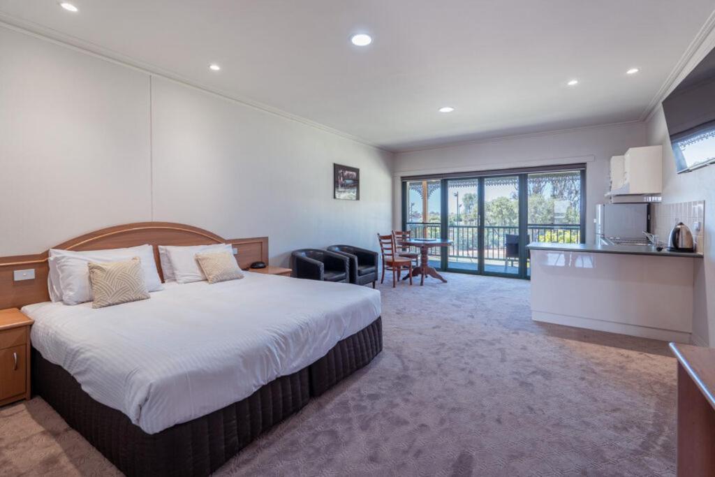 Yarrawonga Mulwala Golf Club Hotel Екстериор снимка Studio Suite