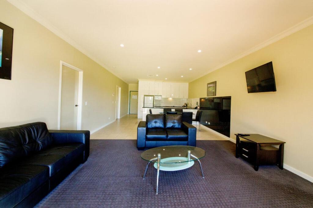 Yarrawonga Mulwala Golf Club Hotel Екстериор снимка A typical apartment at the hotel