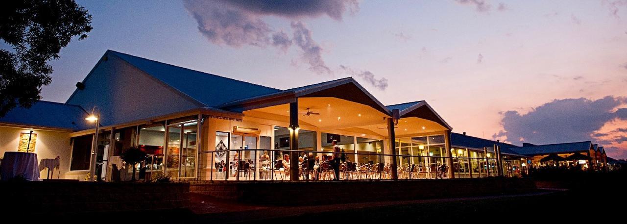 Yarrawonga Mulwala Golf Club Hotel Екстериор снимка Clubhouse at the Port Lincoln Golf Club